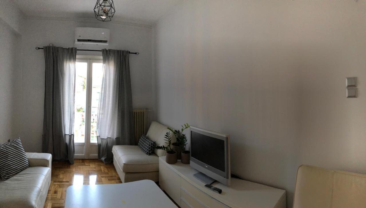 Cosy Apartment In Metaxourgeio Athens Exterior photo