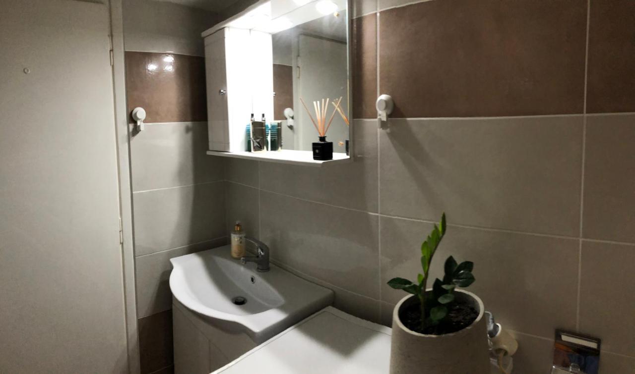 Cosy Apartment In Metaxourgeio Athens Exterior photo